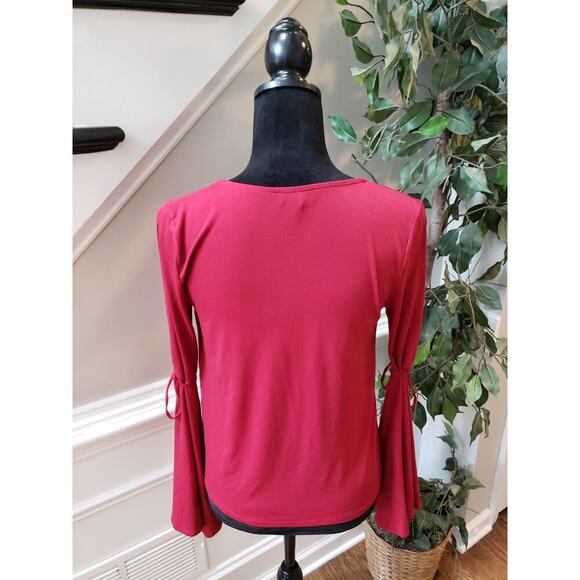 Express Blouse Women XS Red Bell Sleeve V Neck Stretch Pullover Top Chic - Picture 8 of 13